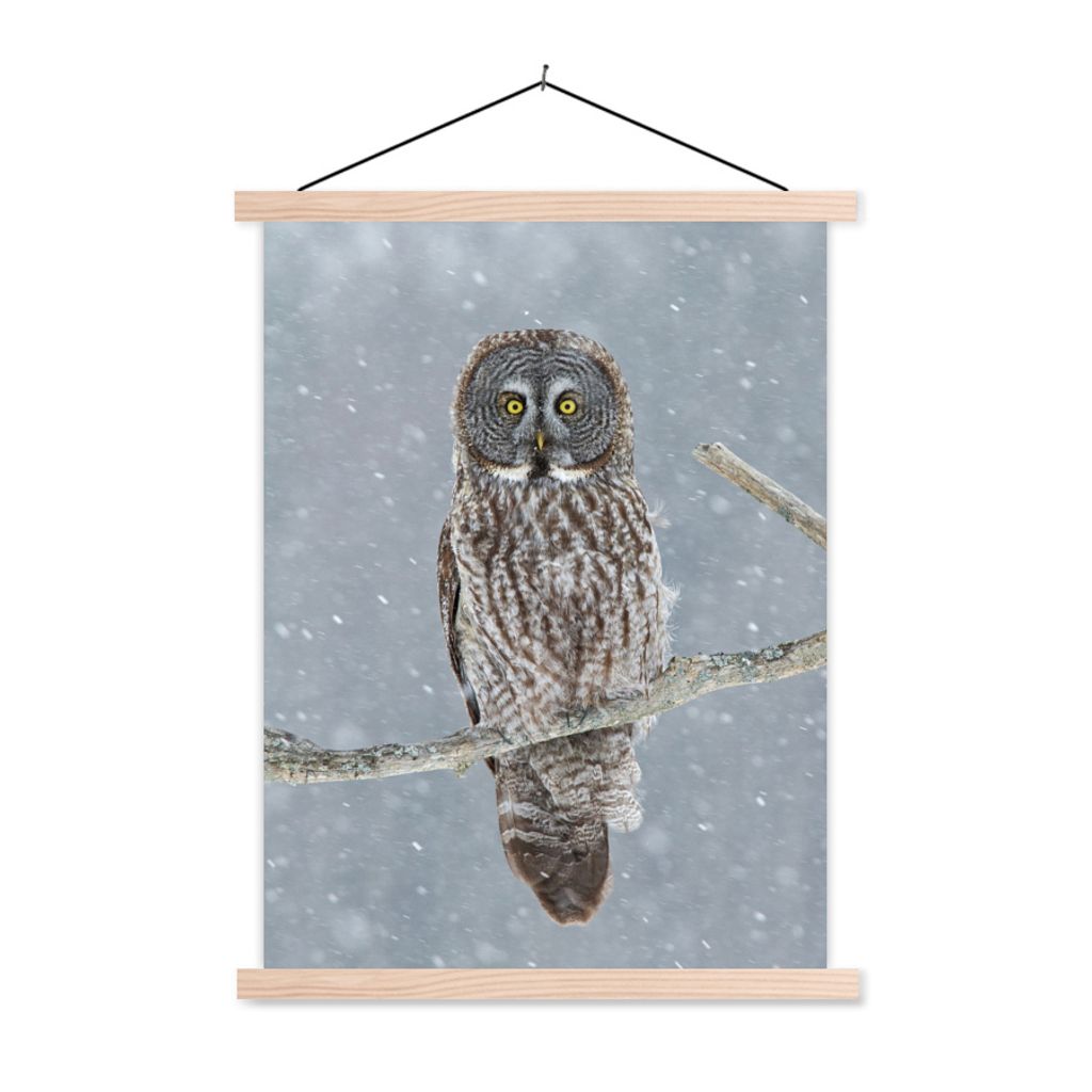 MuchoWow Textilposter Eule im Schnee 60x80 cm mit holzfarbenen Rahmen - Wandbild