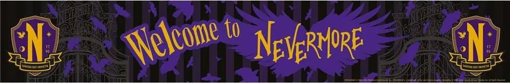 Mercoledì - Cartello per porta "Welcome To Nevermore", in legno PM11455 (80 cm x 13 cm) (nero/viola/giallo)