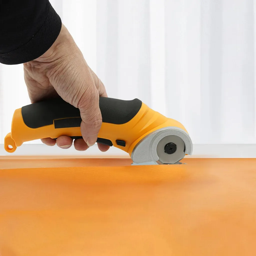 Ciseaux Électriques Ergonomiques : Coupez sans Effort vos Tissus
