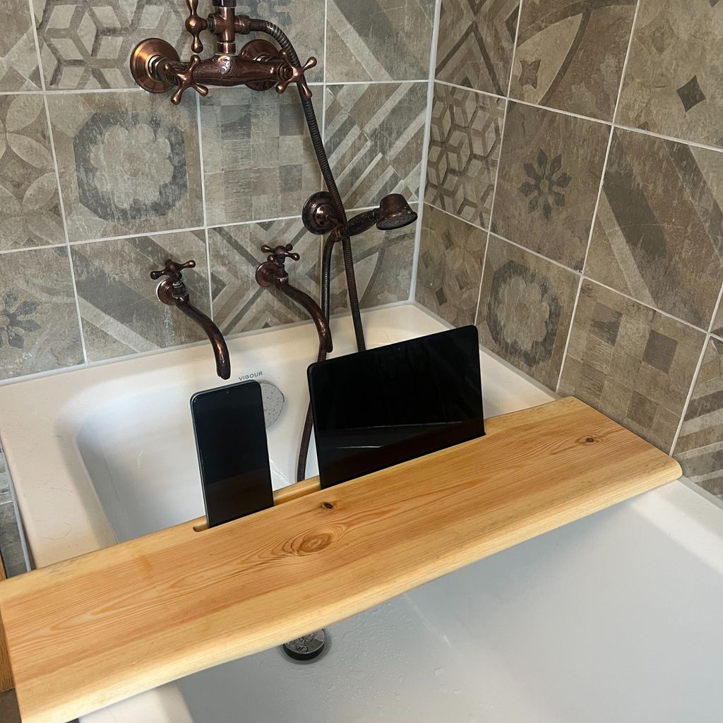 Badewannenablage Fichte mit Nut für Smartphone und Tablet Produktbild 