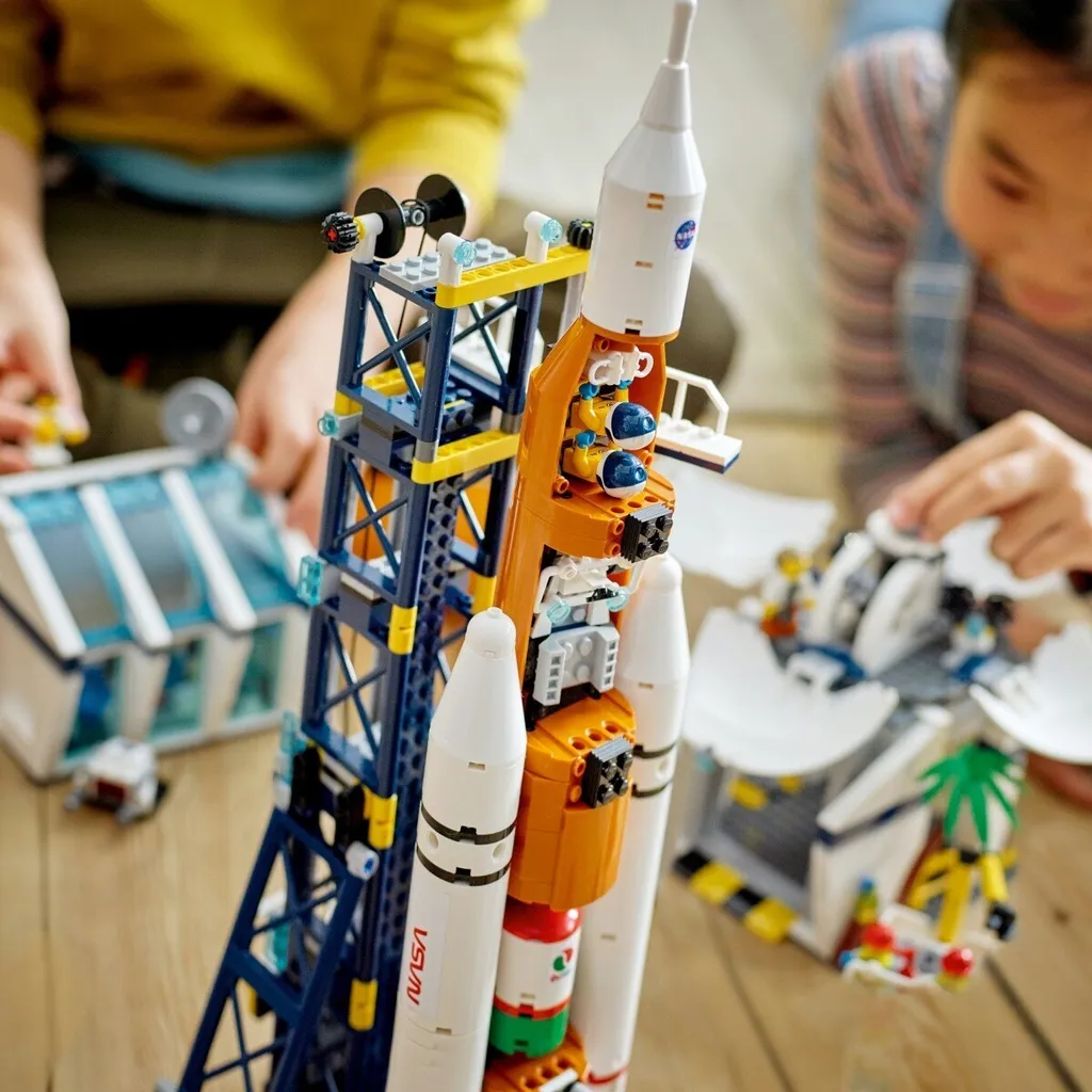 Jeu de construction centre spatial LEGO 60351 avec fusée et figurines - 40