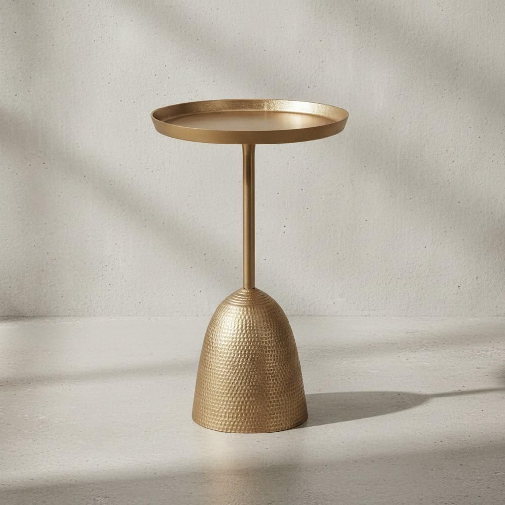 Runder Beistelltisch in Mattgold, lackiertes Aluminium. 33x33x53 cm | Kadima Design