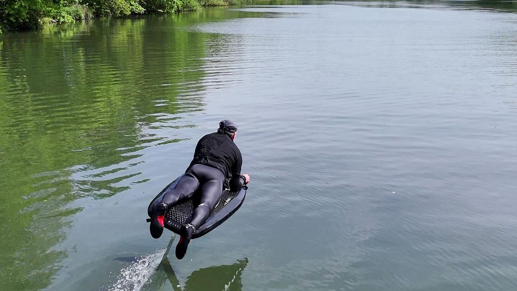 Jochen Schweizer E-Foil Intensivkurs Lauffen am Neckar; Erlebnis verschenken oder selbst erleben; Gutschein gültig für 1 Person