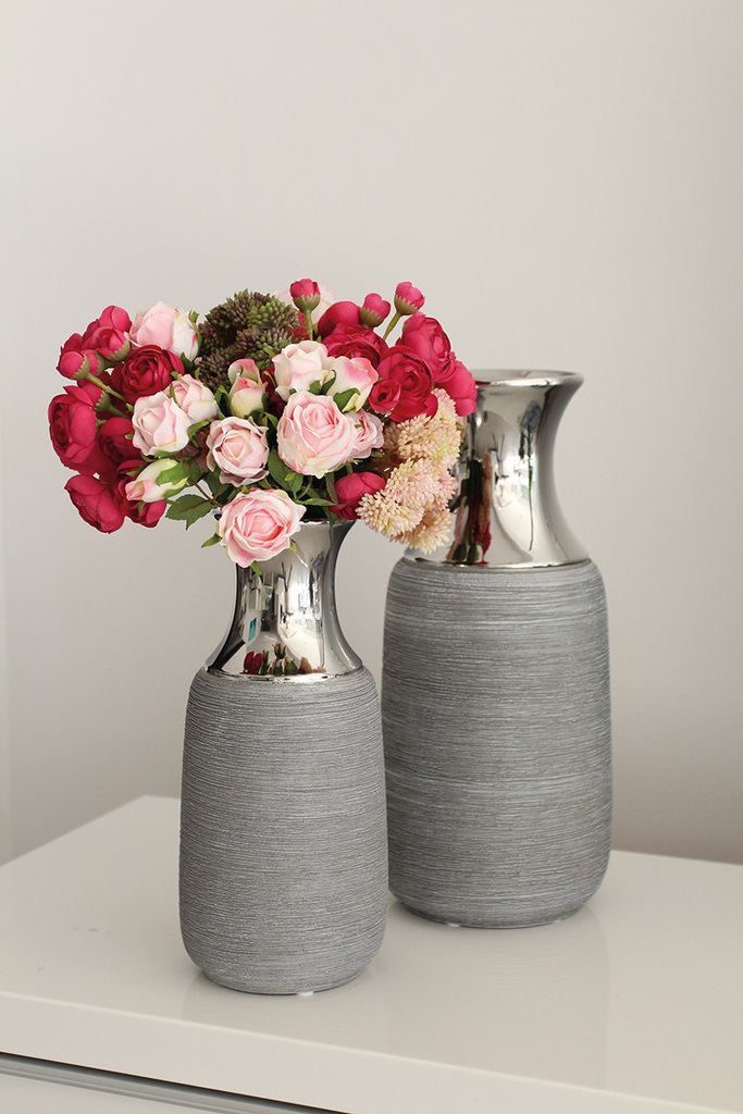 Gilde Flaschenvase "Vulcanos" grau gekratzt/silber glänzend H: 26.50 cm B: 11.50 cm T: 11.50cm 47209