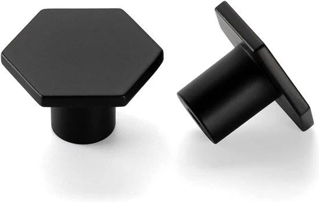 Boutons noirs hexagonaux : la solution pour rénover vos vieux meubles
