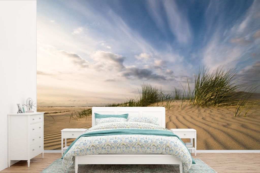MuchoWow Fototapete für Wohnzimmer oder Schlafzimmer Wandtapete Vinyl Motivtapete Grüne Pflanzen wachsen auf einer Düne - 525x350 cm - Das Hin...