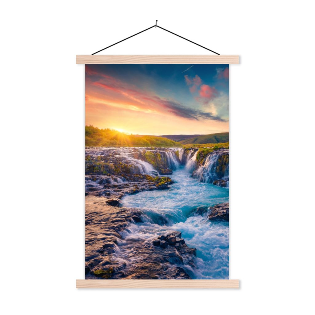 MuchoWow Textilposter Wasserfall - Pflanzen - Moos - Landschaft - Sonnenuntergang - Fels 60x90 cm mit holzfarbenen Rahmen - Textil