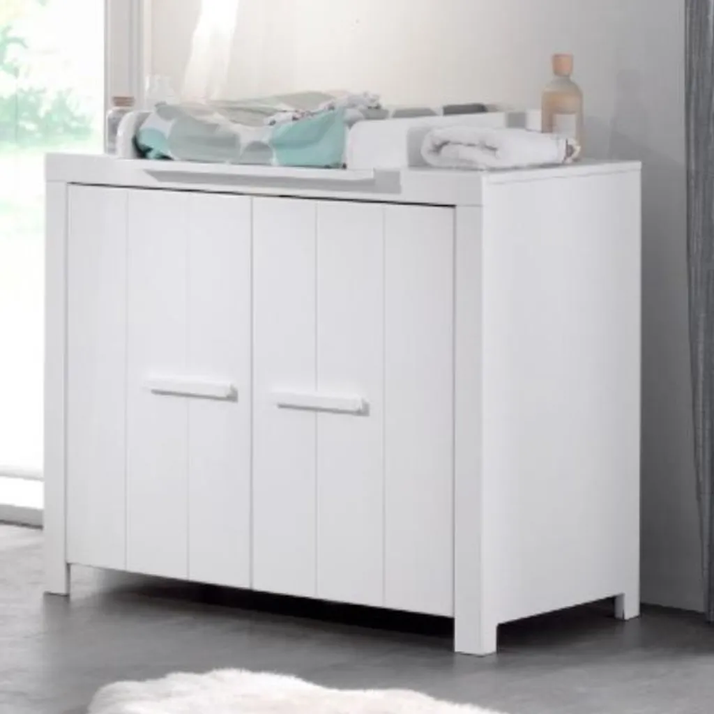 Optimisez l'espace bébé avec la commode Erik blanche 2 portes - 2