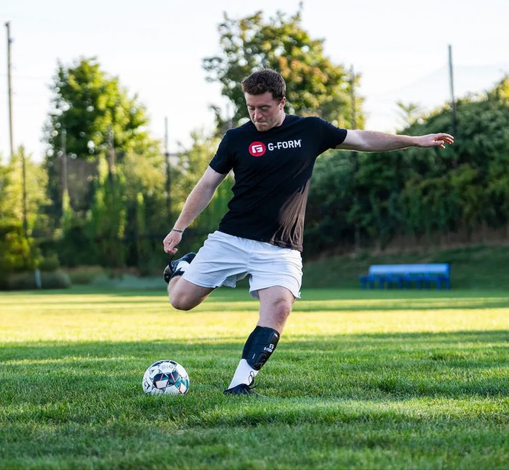 Protège-tibias G-Form Volt noir taille S pour football