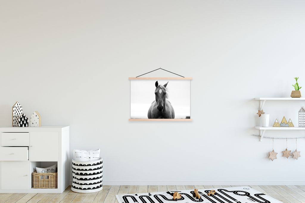 MuchoWow Textilposter Pferd - Tier - Schwarz - Weiß 60x40 cm mit holzfarbenen Rahmen - Bilder