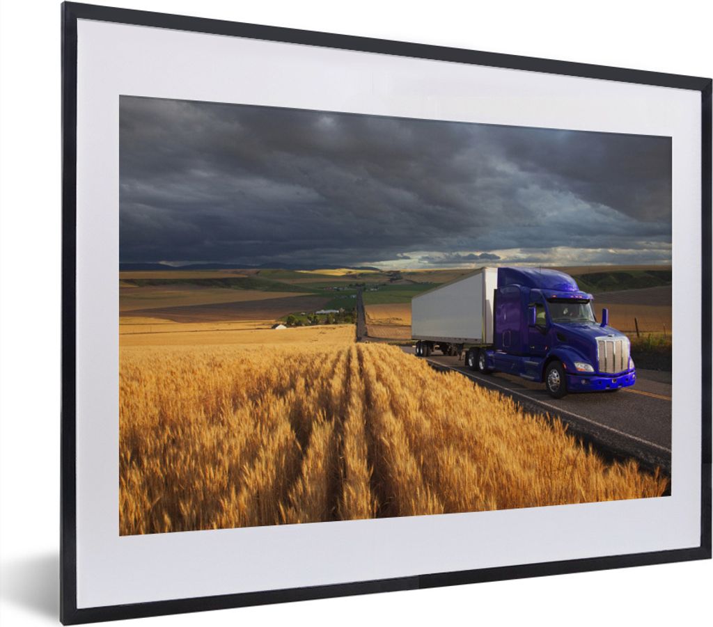 MuchoWow MuchoWow Gerahmtes Poster Lila LKW zwischen den Feldern 40x30 cm - Poster mit zchwarzem Bilderrahmen - Bilderrahmen - Poster im Rahmen
