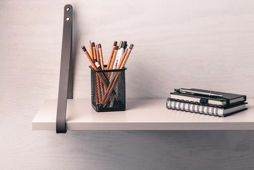 Étagère Flottante Grise 80 cm et Support Cuir pour Déco Murale Design