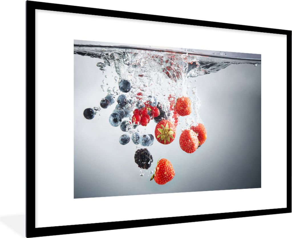 MuchoWow Gerahmtes Poster Rot - Obst - Wasser 90x60 cm - Poster mit Schwarzem Bilderrahmen Wandposter Rahmen Foto Bilder - Wanddekoration - Fotos