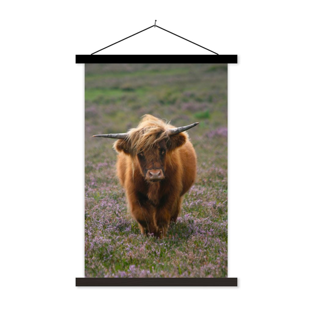 MuchoWow Textilposter Schottische Hochlandbewohner - Heidelandschaft - Tiere 40x60 cm mit schwarzem Rahmen - Wanddekorationen