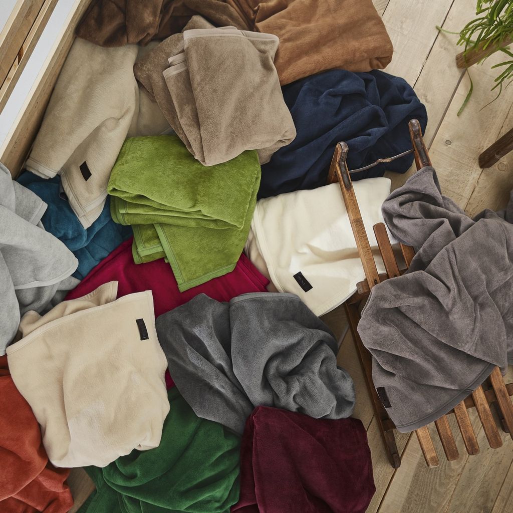 Ibena Berlin Wolldecke 150x200 cm - Premium Kuscheldecke grün