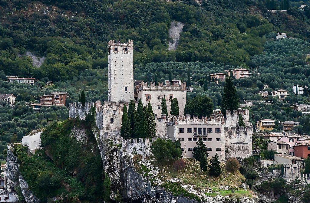 hansepuzzle 26363 - Malcesine Puzzle, 500 Teile, Gebäude, 46,0 x 30,0cm mit hochwertiger Aufbewahrung, Kartonbox und wiederverschließbarem Beutel