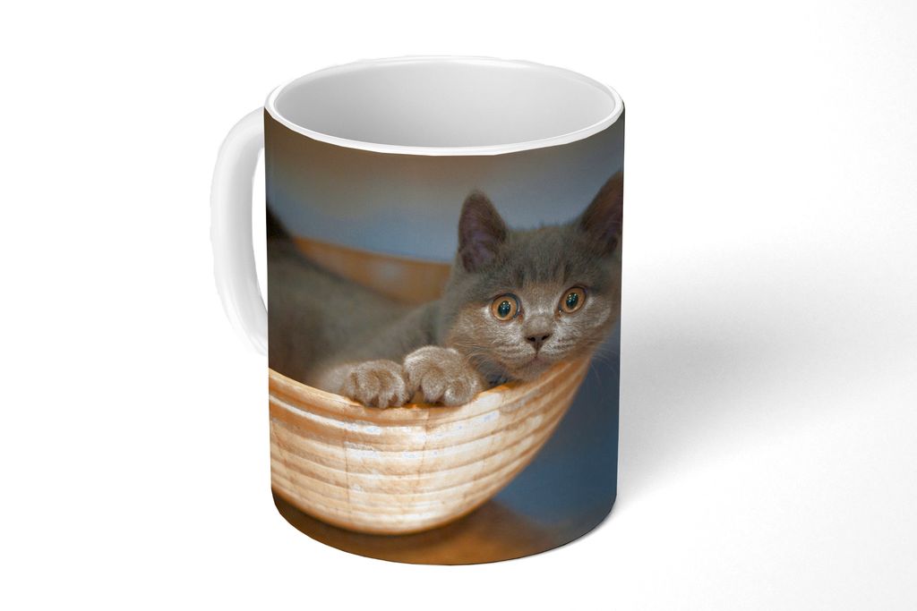 KitchenYeah Tasse Kaffeetasse Kaffeebecher 350 ml Foto einer Britisch Kurzhaar in einer Holzschale Teetasse - Fototasse - Becher - Keramikbecher ...