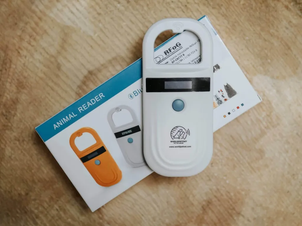 Scanner Puce Animaux Bluetooth : Identifiez et Gérez vos Données RF-CNT77