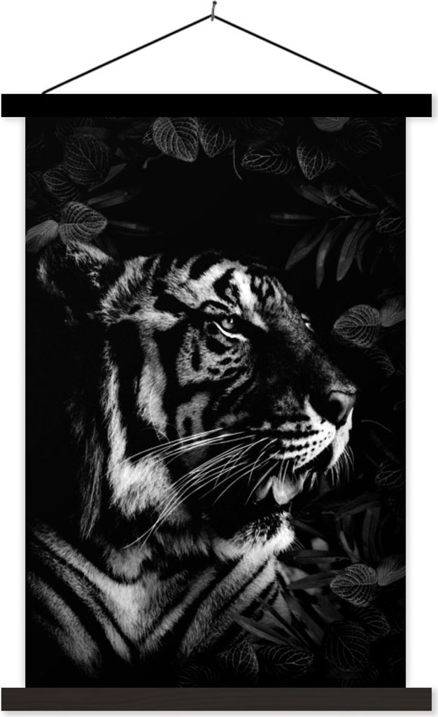 MuchoWow Textilposter Brüllender Tiger zwischen den Blättern - schwarz und weiß 120x180 cm mit schwarzem Rahmen - Fotos