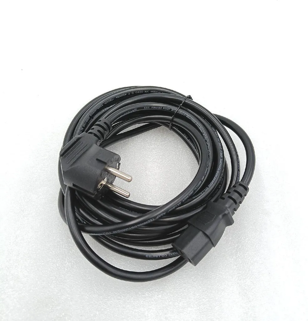 Câble d'alimentation de 4,6m noir durable AmazonBasics pour PC et TV