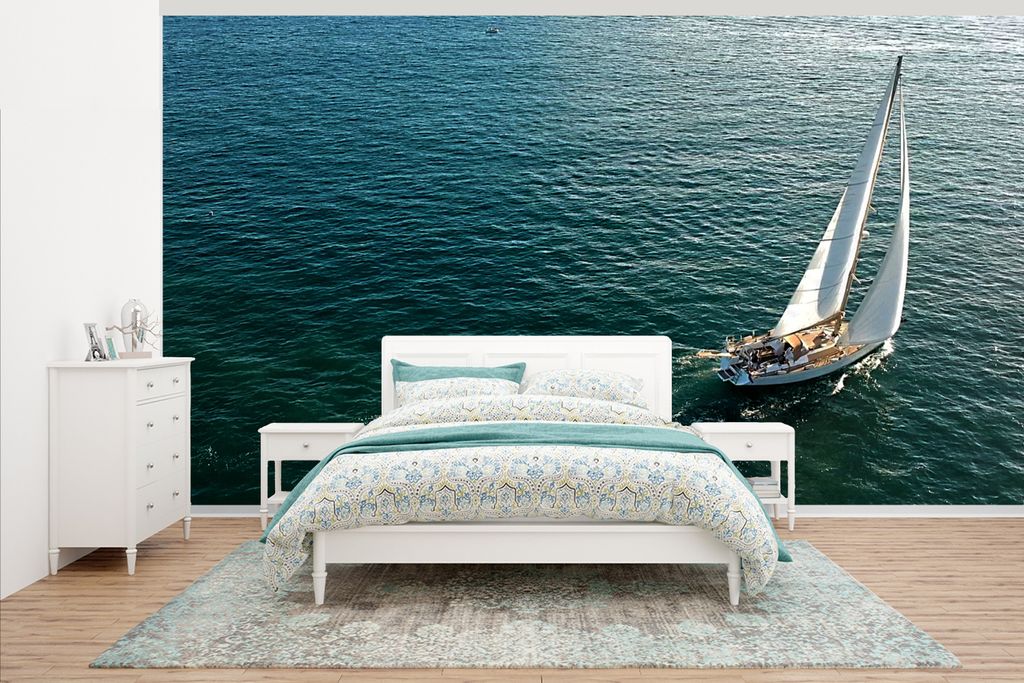 MuchoWow Fototapete für Wohnzimmer oder Schlafzimmer Wandtapete Vinyl Motivtapete Volle Segel des Segelbootes auf dem Wasser - 500x280 cm - Foto...