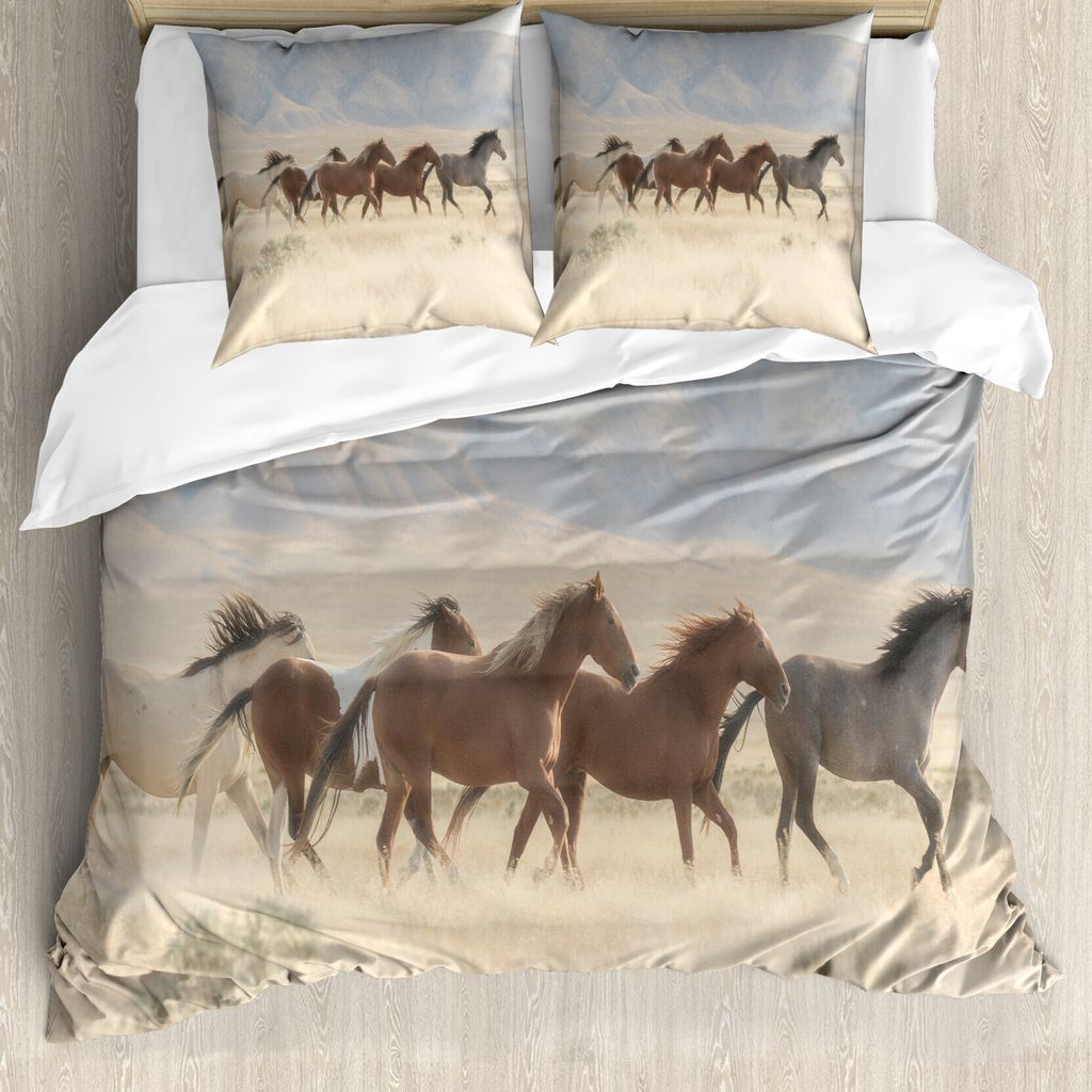 ABAKUHAUS Landschaft Bettbezug Set für Einzelbetten, Wilde Mustang-Pferde Kunst, Milbensicher Allergiker geeignet mit Kissenbezug, 200 cm x 200 cm...