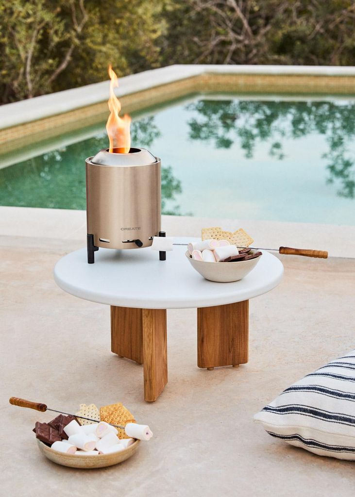 FIRE PIT COMPACT - Tisch-Feuerstelle 1,5 kW für den Außenbereich mit rauchfreien Pellets