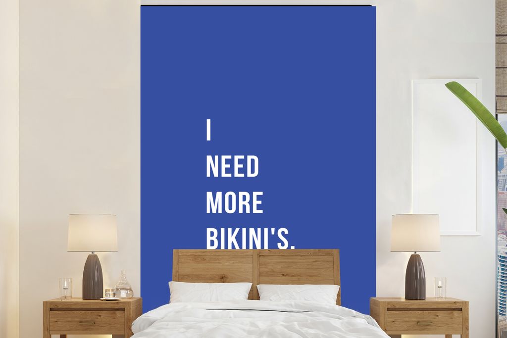 MuchoWow Fototapete für Wohnzimmer oder Schlafzimmer Wandtapete Vinyl Motivtapete Zitat - Ich brauche mehr Bikinis - Blau - 180x280 cm - Wallpaper