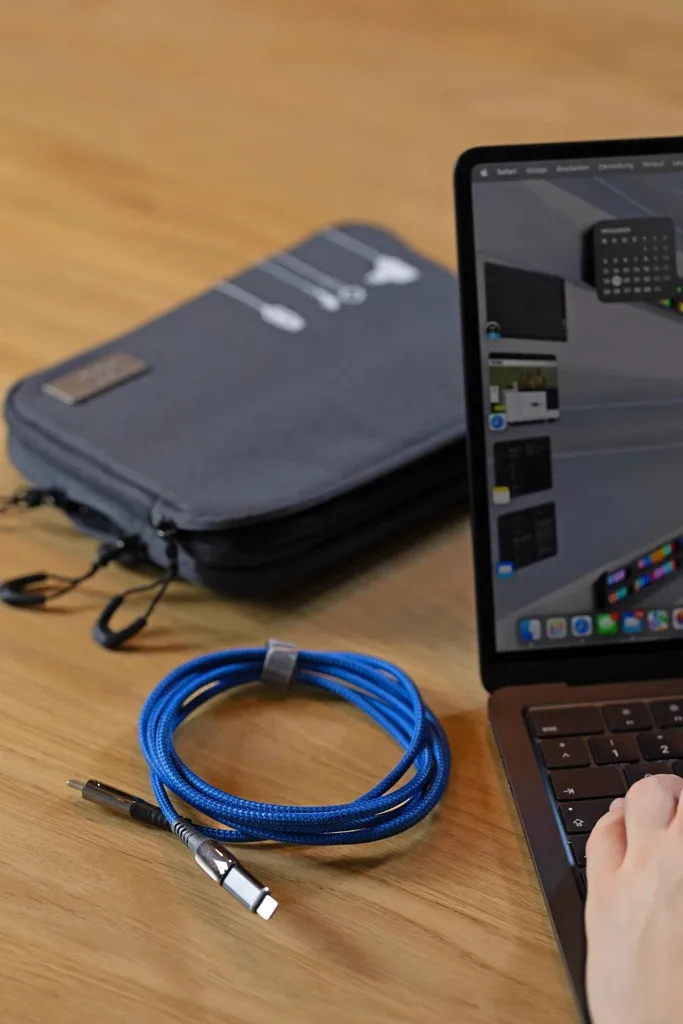 Câble de charge TROIKA SPEEDY XL bleu de 2m pour synchronisation rapide