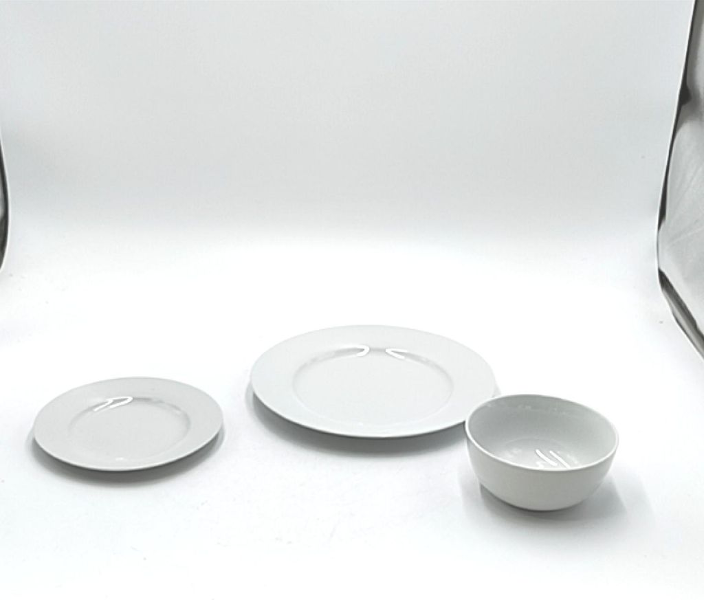 AmazonBasics Geschirrservice 18-teilig fuer 6 Personen Weiss Klassik