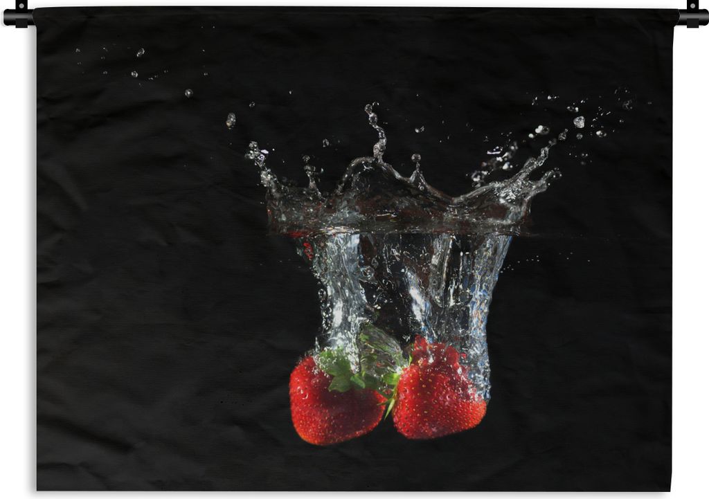 MuchoWow Wandteppich Wandbehang Erdbeeren - Obst - Wasser - Schwarz - Rot 60x45 cm Tapisserie Dekoration Wandtuch - Das Schlafzimmer
