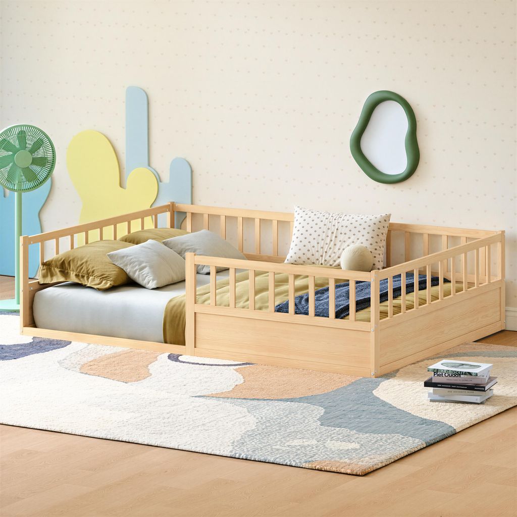 Zerbaco Kinderbett 140x200 cm, Bodenbett aus Massivholz mit Rausfallschutz und Lattenrost, Montessori Bett mit offener Seite, Kiefer, Natur