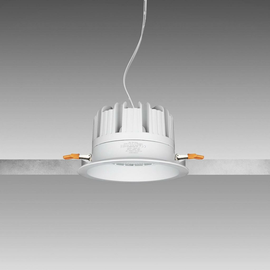 CENTURY LED-Spot FUTURA SHOP 95 Einbauleuchte 140 mm 30 W 3000 K Ra95 36d IP20