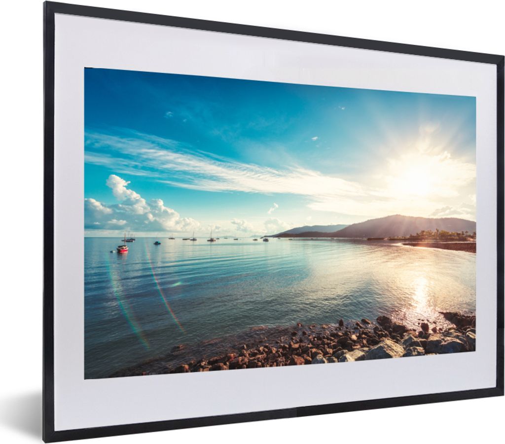 MuchoWow MuchoWow Gerahmtes Poster Meer - Boot - Berg 60x40 cm - Poster mit zchwarzem Bilderrahmen - Schlafzimmer - Plakat in Rahmen - Drucken