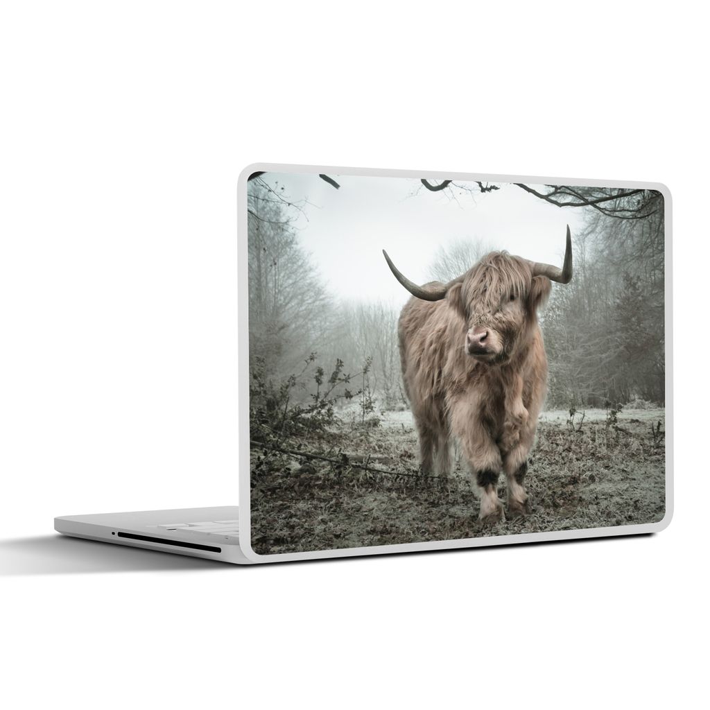 MuchoWow Laptop Aufkleber Sticker Cover Schottischer Highlander - Wald - Nebel - Kuh - Tiere - Natur 40x30 cm - Laptop Dekoration - Selbstklebend