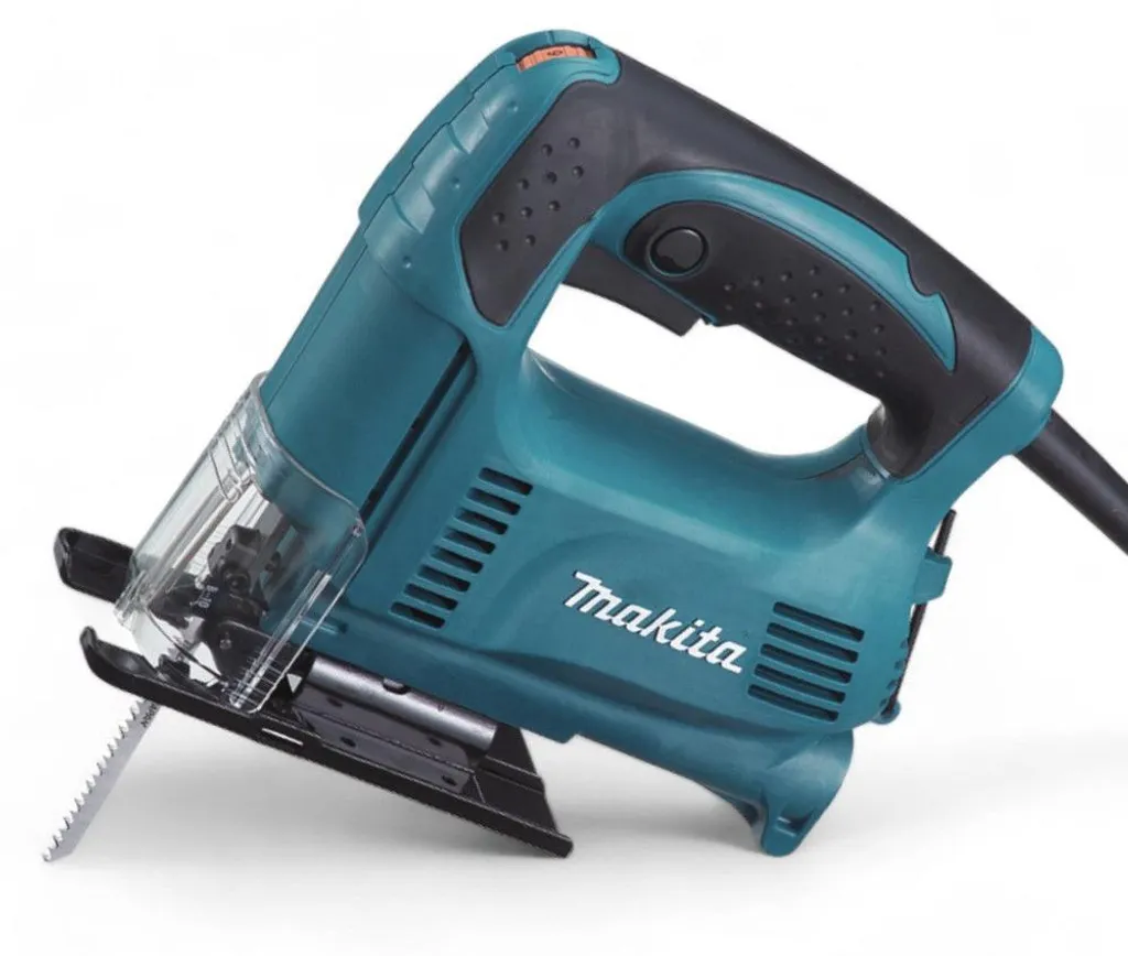 Scie sauteuse 450W Makita 4327 : 18 mm de course et vibrations réduites