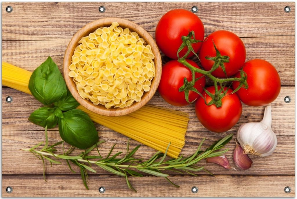 Wallario Outdoor-Poster für Garten oder Balkon, Motiv Spaghetti mit Tomaten, Knoblauch und Basilikum, in ca. 80 x 120 cm