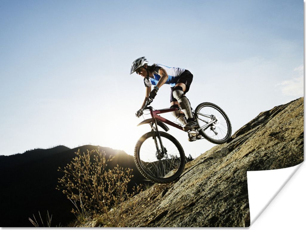 MuchoWow Poster Frau auf Mountainbike steigt auf einem steilen Pfad ab 40x30 cm - Plakate für die Wände - Poster Wohnzimmer
