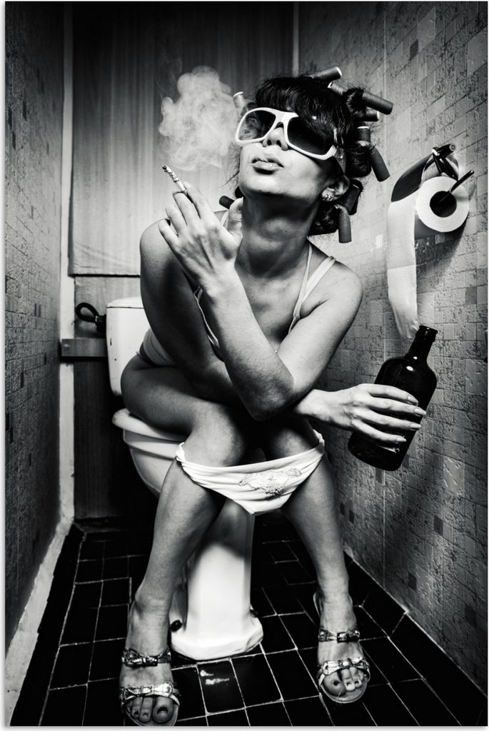 MuchoWow Poster Frau - Vintage - Lockenwickler - Toilette - Zigarette 60x90 cm - Wanddekoration