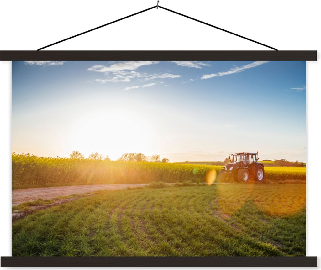MuchoWow Textilposter Traktor - Gras - Sonnenuntergang 150x100 cm mit schwarzem Rahmen - Schlafzimmer