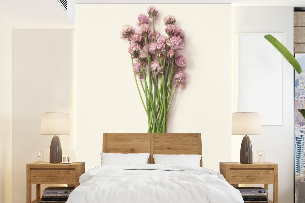 MuchoWow Fototapete für Wohnzimmer oder Schlafzimmer Wandtapete Vinyl Motivtapete Frisch gepflückter chinesischer Schnittlauch auf weißem Hint...