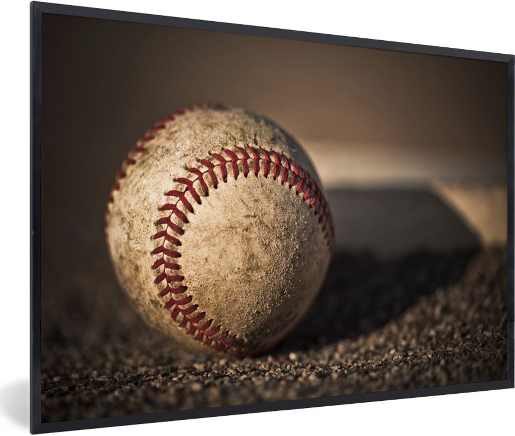 MuchoWow Gerahmtes Poster Getragener klassischer Baseball 30x20 cm - Poster mit Schwarzem Bilderrahmen Wandposter Rahmen Foto Bilder - Kunstdruck...
