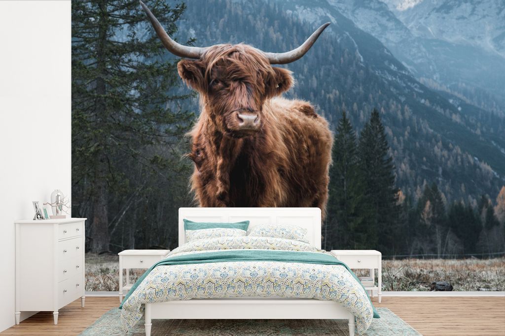 MuchoWow Fototapete für Wohnzimmer oder Schlafzimmer Wandtapete Vinyl Motivtapete Schottische Highlander - Berg - Landschaft - Bäume - Kuh - Na...