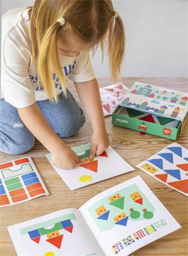 Aufkleberspiel "Dorf", geometrische Formen, APLI Kids 19432