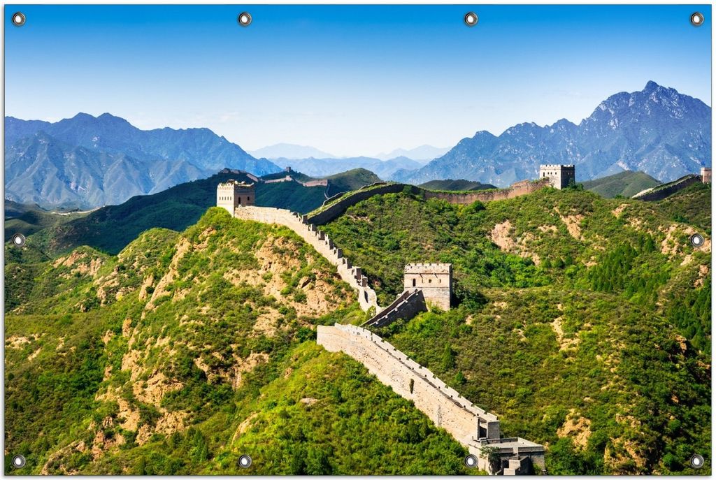 Wallario Outdoor-Poster für Garten oder Balkon, Motiv Die Chinesische Mauer - Wahrzeichen in China im Sommer, in ca. 100 x 150 cm