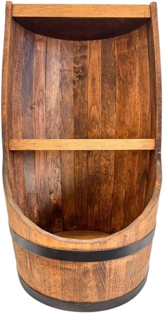 Eine Bar aus einem braunen Fass. Eine stilvolle Hausbar aus Holz, ein exklusives Weinfass mit Ablagefläche.