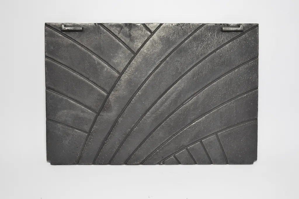 Rénovez votre Cheminée avec cette Plaque de Fond en Fonte 31,5x47,5cm