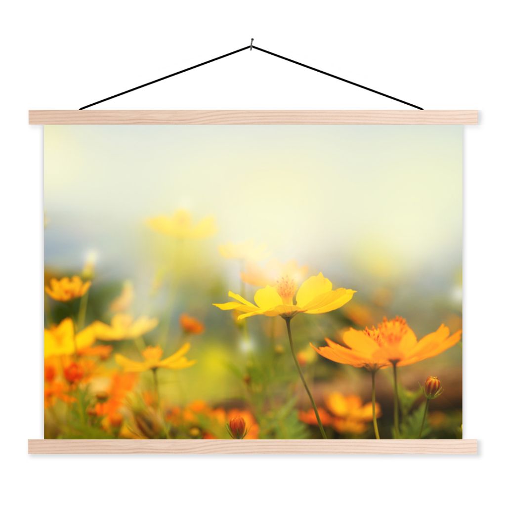 MuchoWow Textilposter Blumen - Landschaft - Gelb 60x45 cm mit holzfarbenen Rahmen - Bild