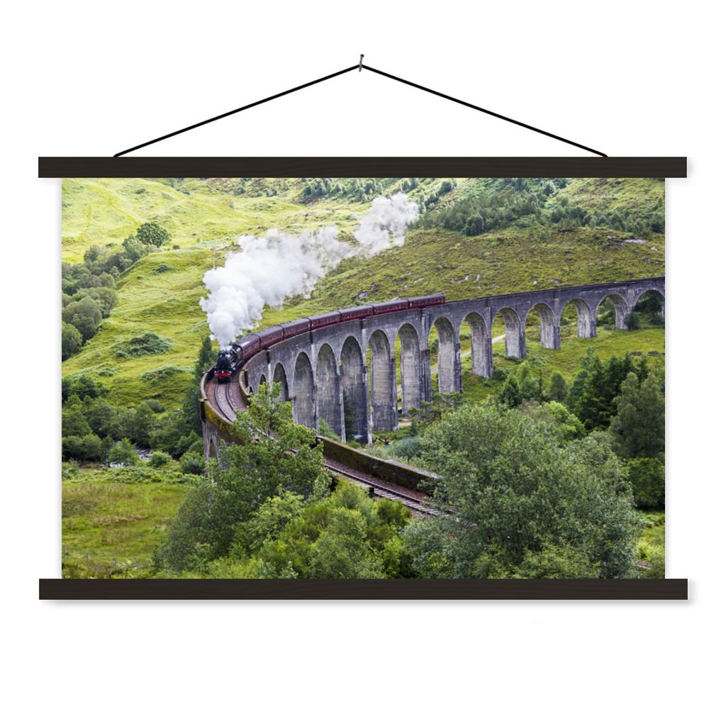 MuchoWow Textilposter Dampfzug inmitten der grünen Landschaft Schottlands 120x80 cm mit schwarzem Rahmen - Wanddeko