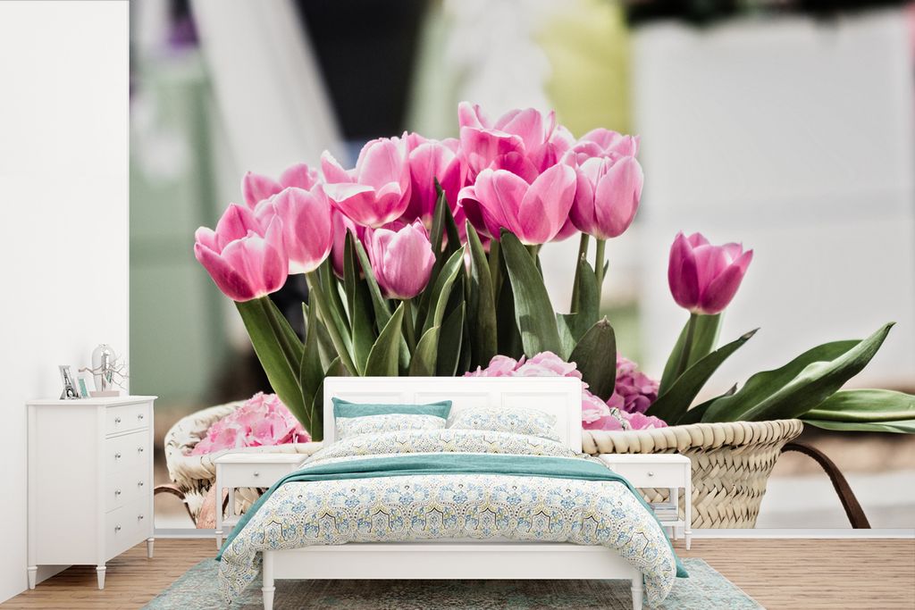 MuchoWow Fototapete für Wohnzimmer oder Schlafzimmer Wandtapete Vinyl Motivtapete Strauß lila Tulpen in einem Weidenkorb - 600x400 cm - Vinylta...